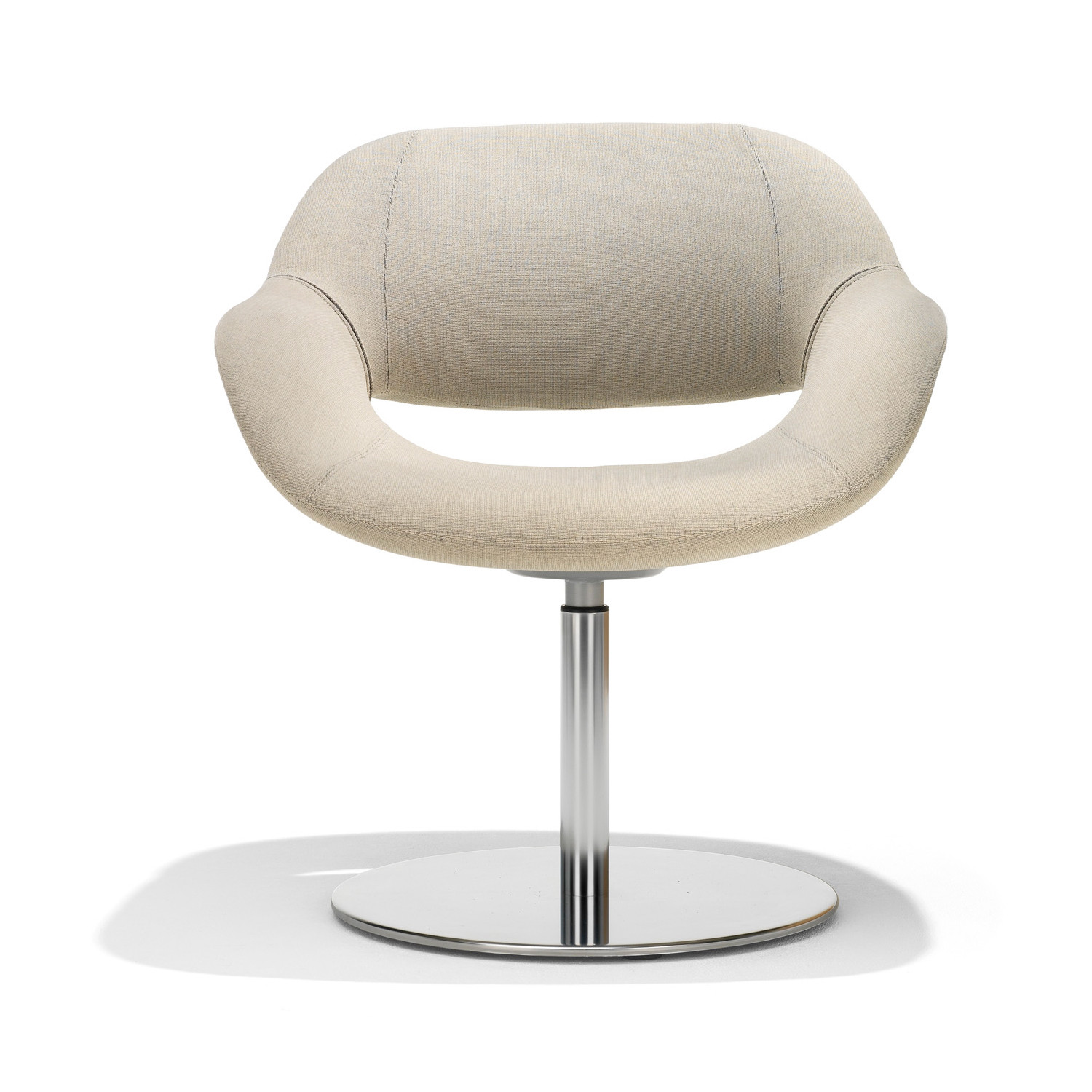 8200 Volpe Armchair with round base plate
