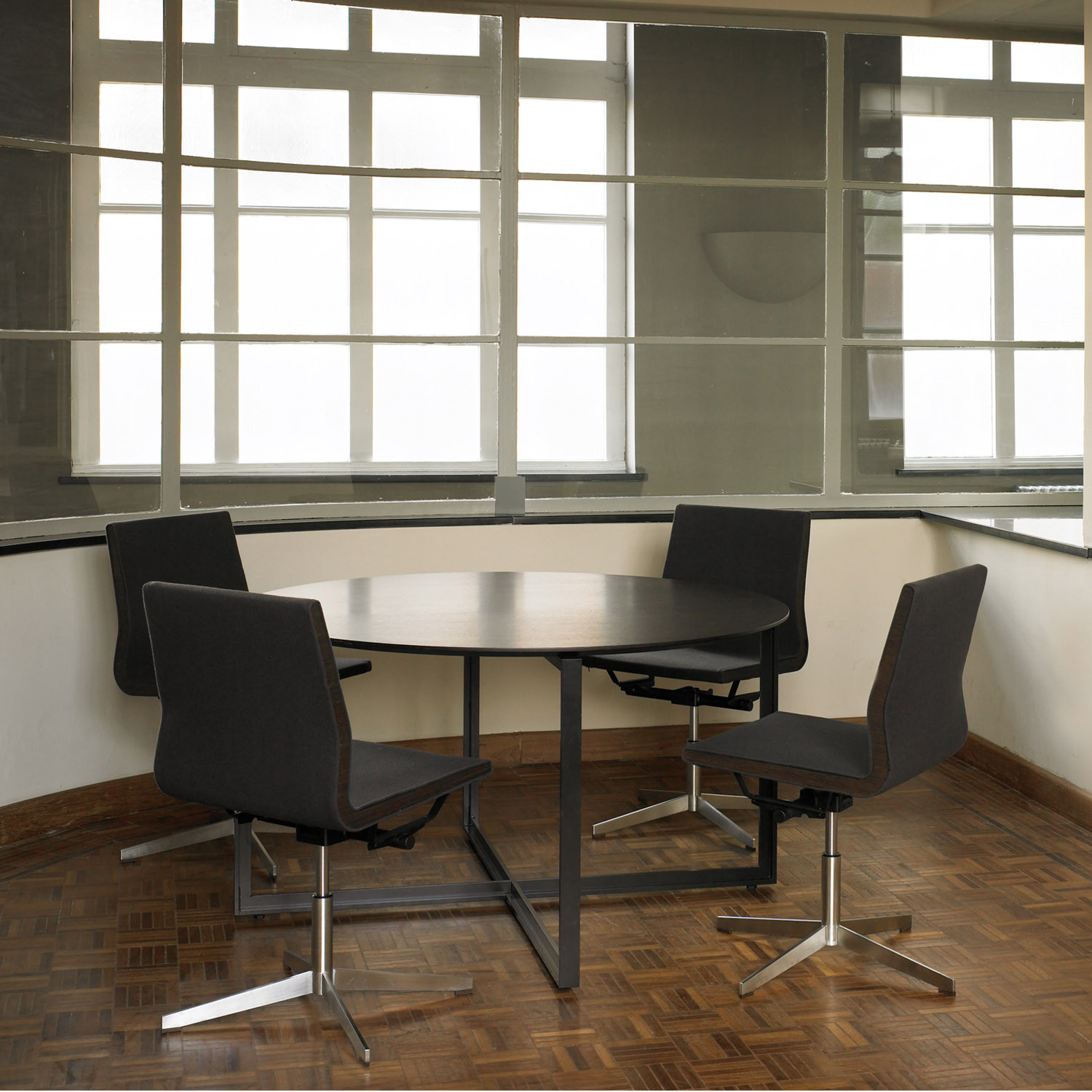 Bulo DESK Round Meeting Table Bulo DESK Round Meeting Table