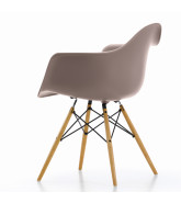 Eames Plastic Armchair DAW