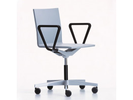 .04 Task Chair