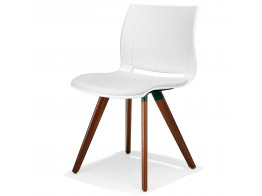 2080 Uni_Verso Cafe Chair with padded seat