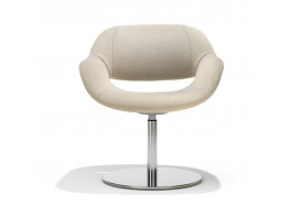 8200 Volpe Armchair with round base plate