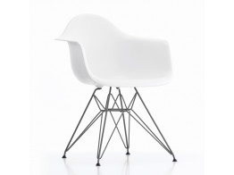 Eames Plastic Armchair DAR