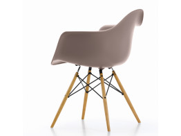 Eames Plastic Armchair DAW