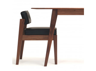 Acorn II Chair 