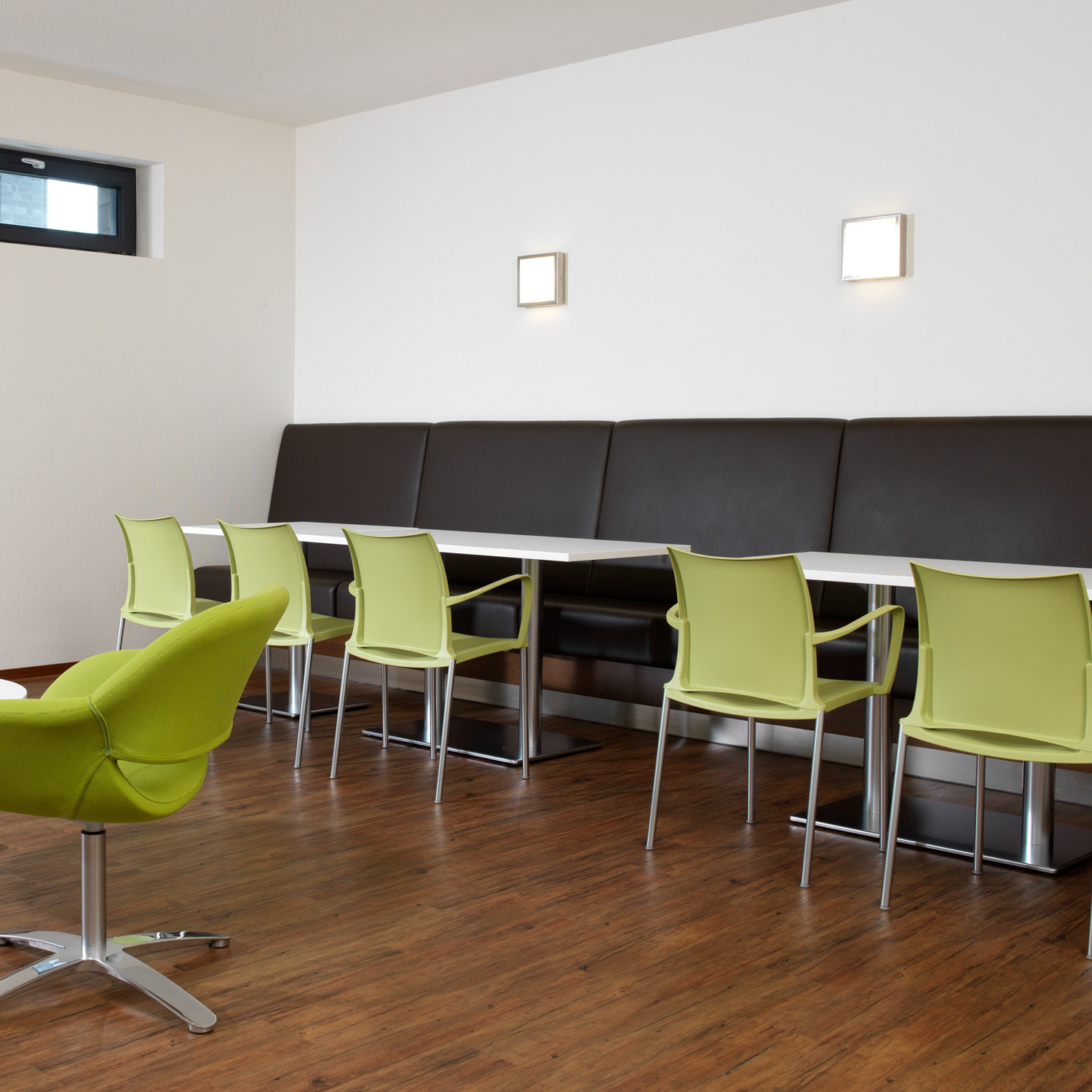 Hola Cafe Chairs with armrests