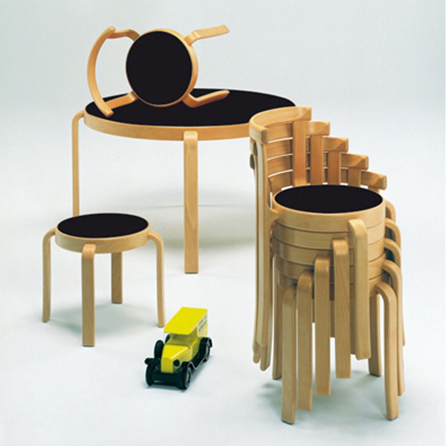 8000 Series Table Stackable