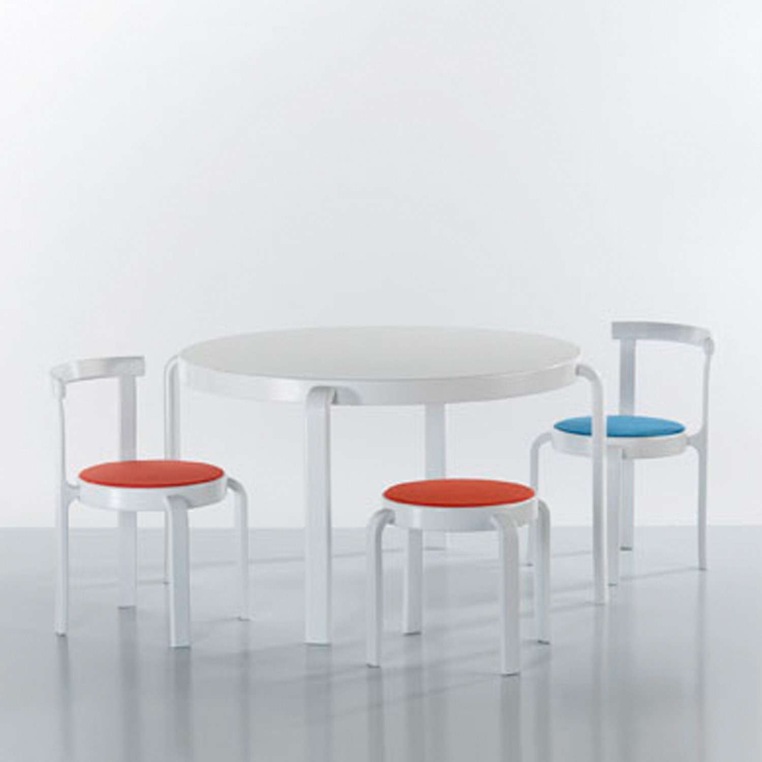 8000 Series Table by Magnus Olesen