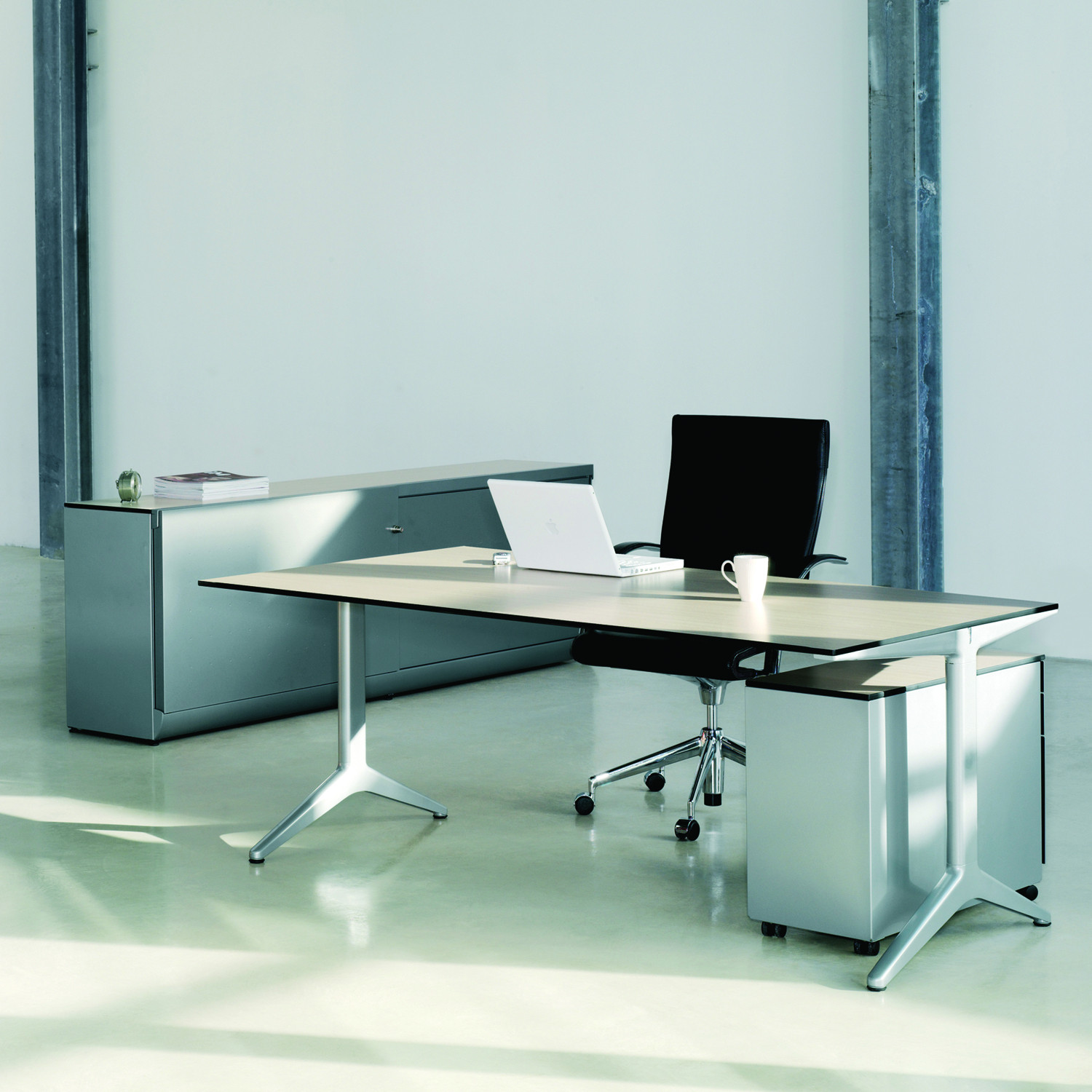 Ahrend 22 Office Tables
