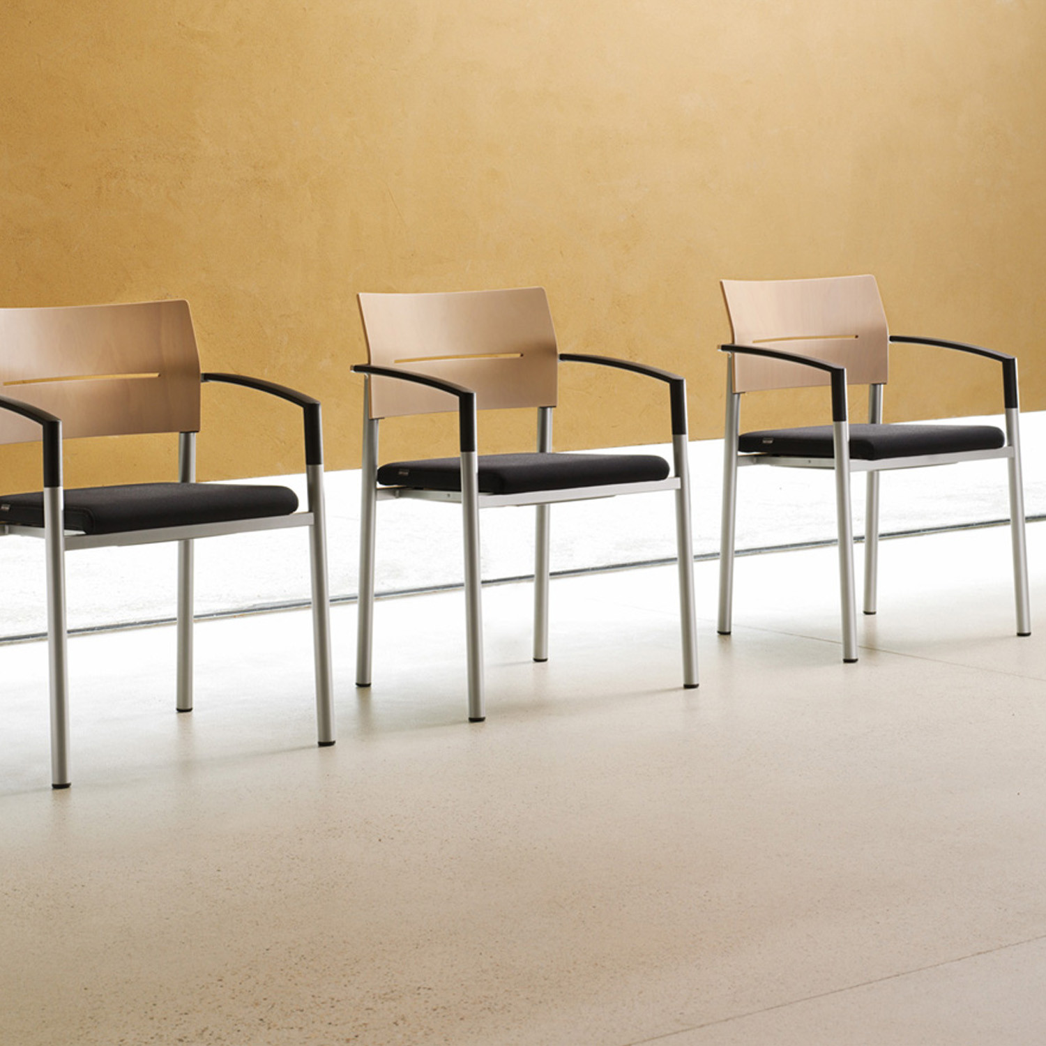 Aluform_3 Chair Waiting Area