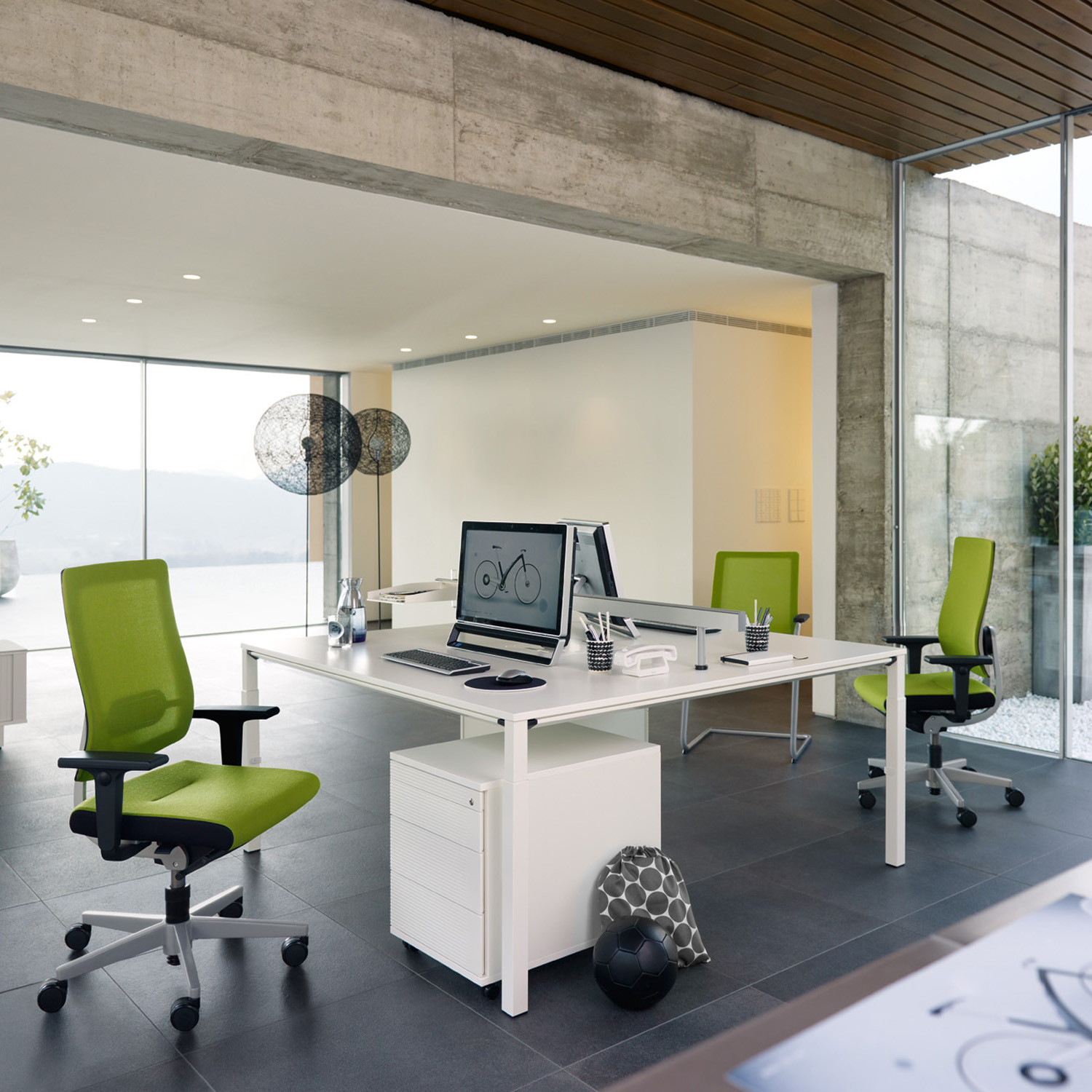 Black Dot Net Management Chairs 