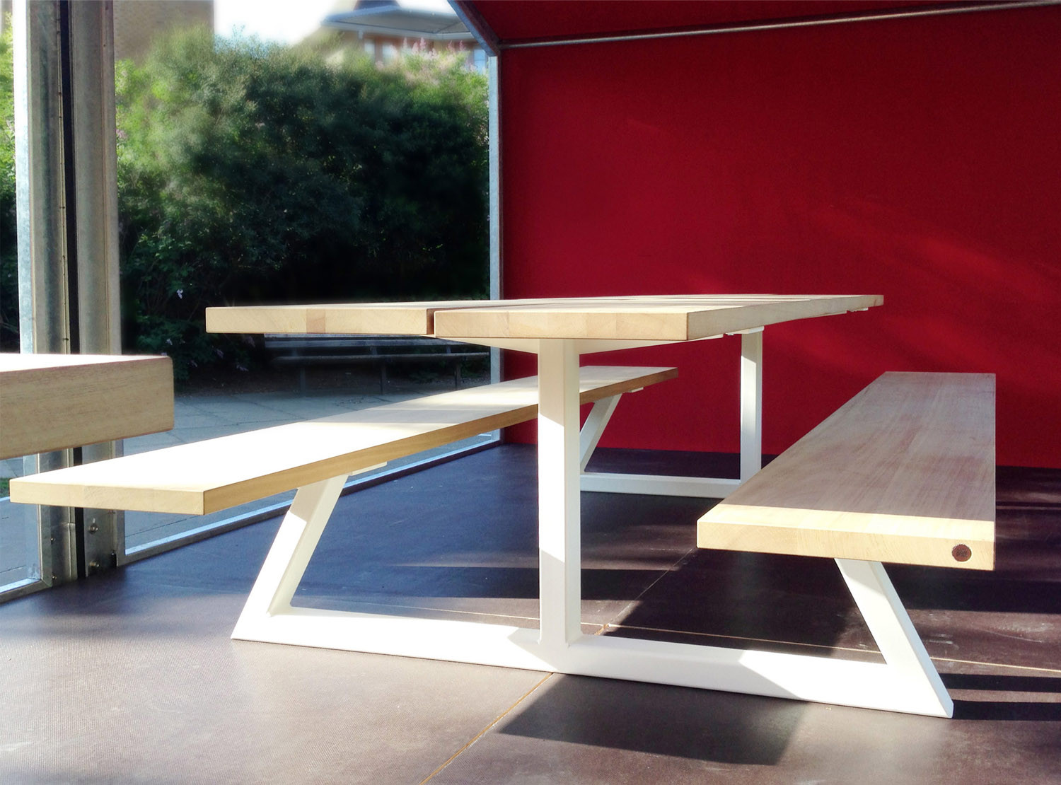 BuzziBreeze Outside Tables by BuzziSpace