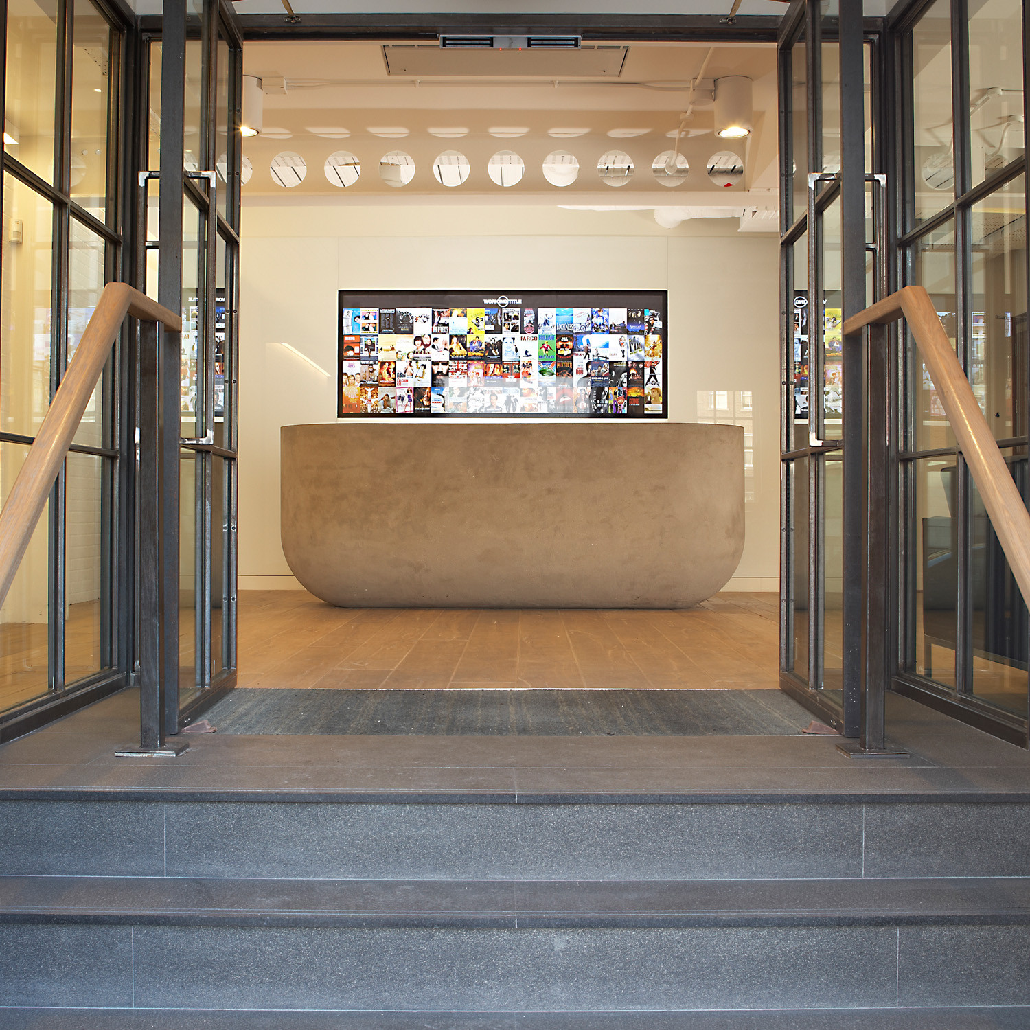 Concrete reception outlet desk