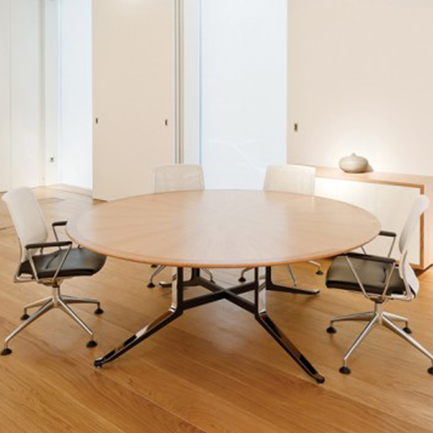 Corsair Round Meeting Table