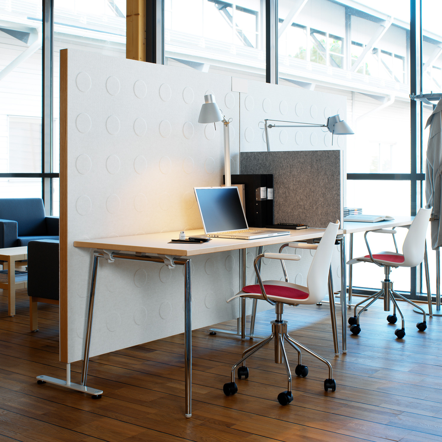 Doremi Free Standing Screen Divider