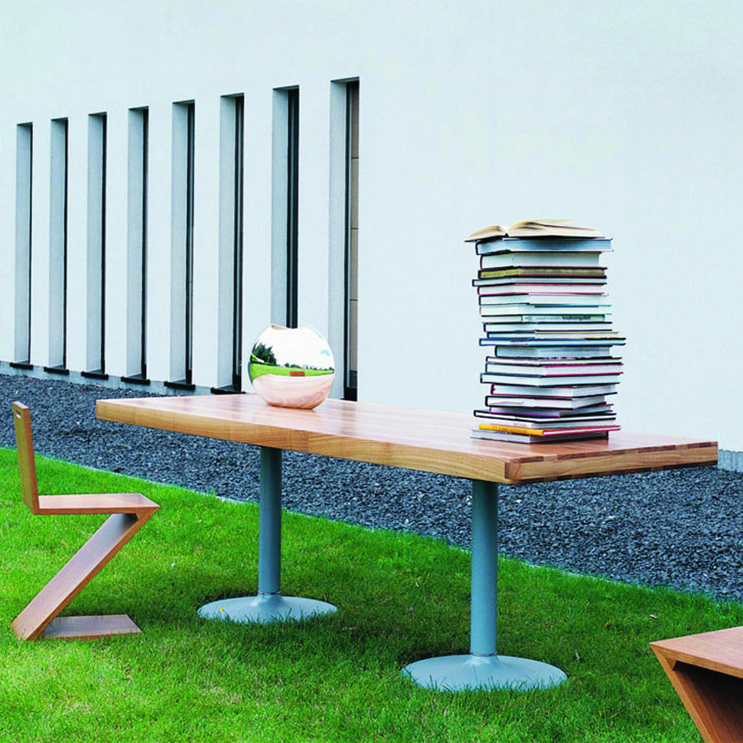 LC11-P Table With Books and Chair