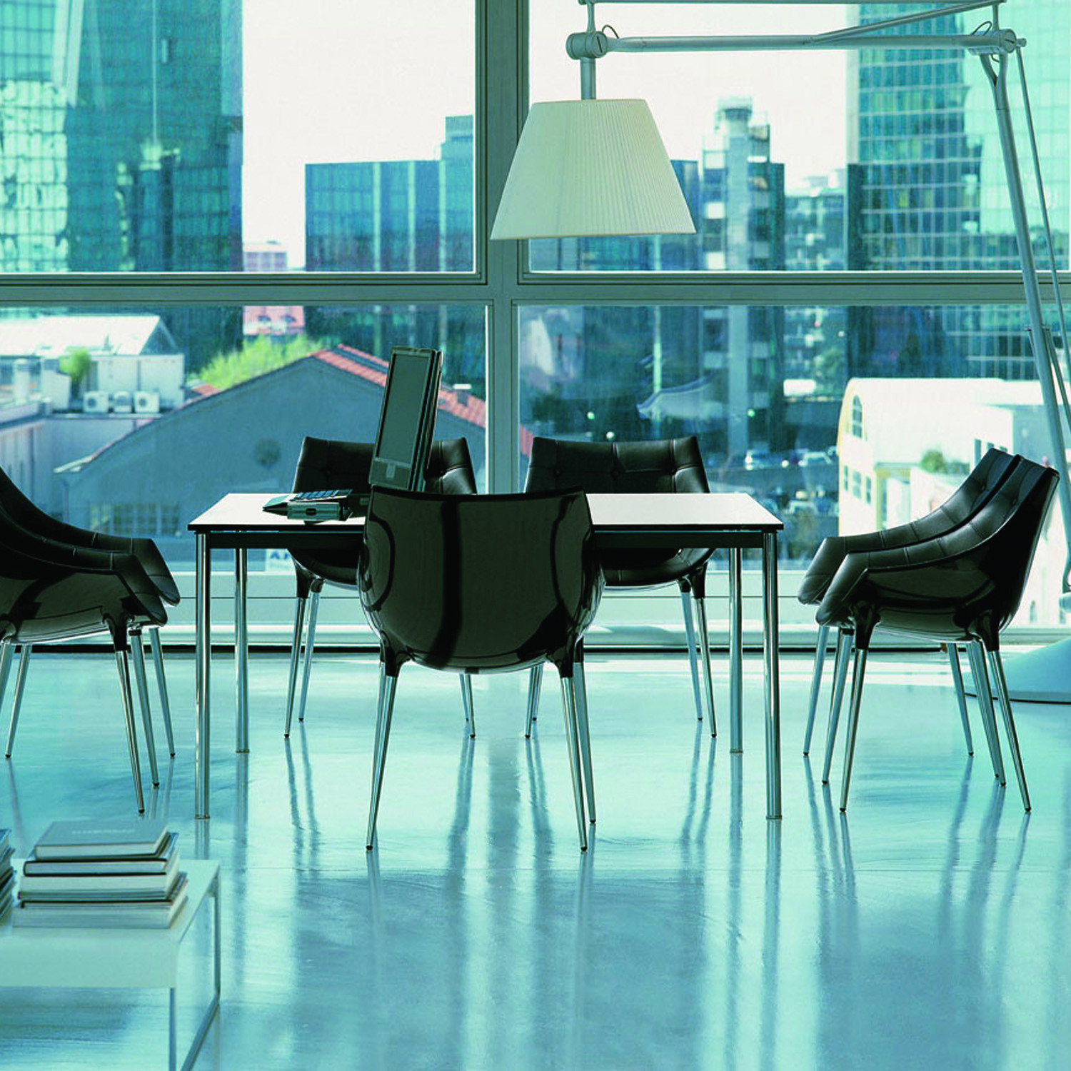 246 Passion Chairs around Table