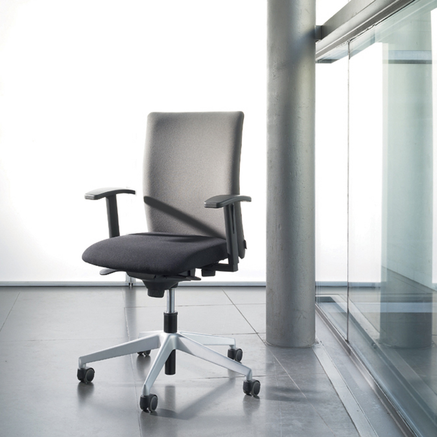 Paro Business Chair by Wiesner Hager