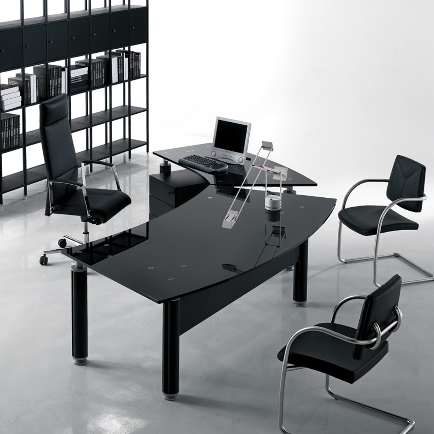 Forma Kristall Desk With Black Blass
