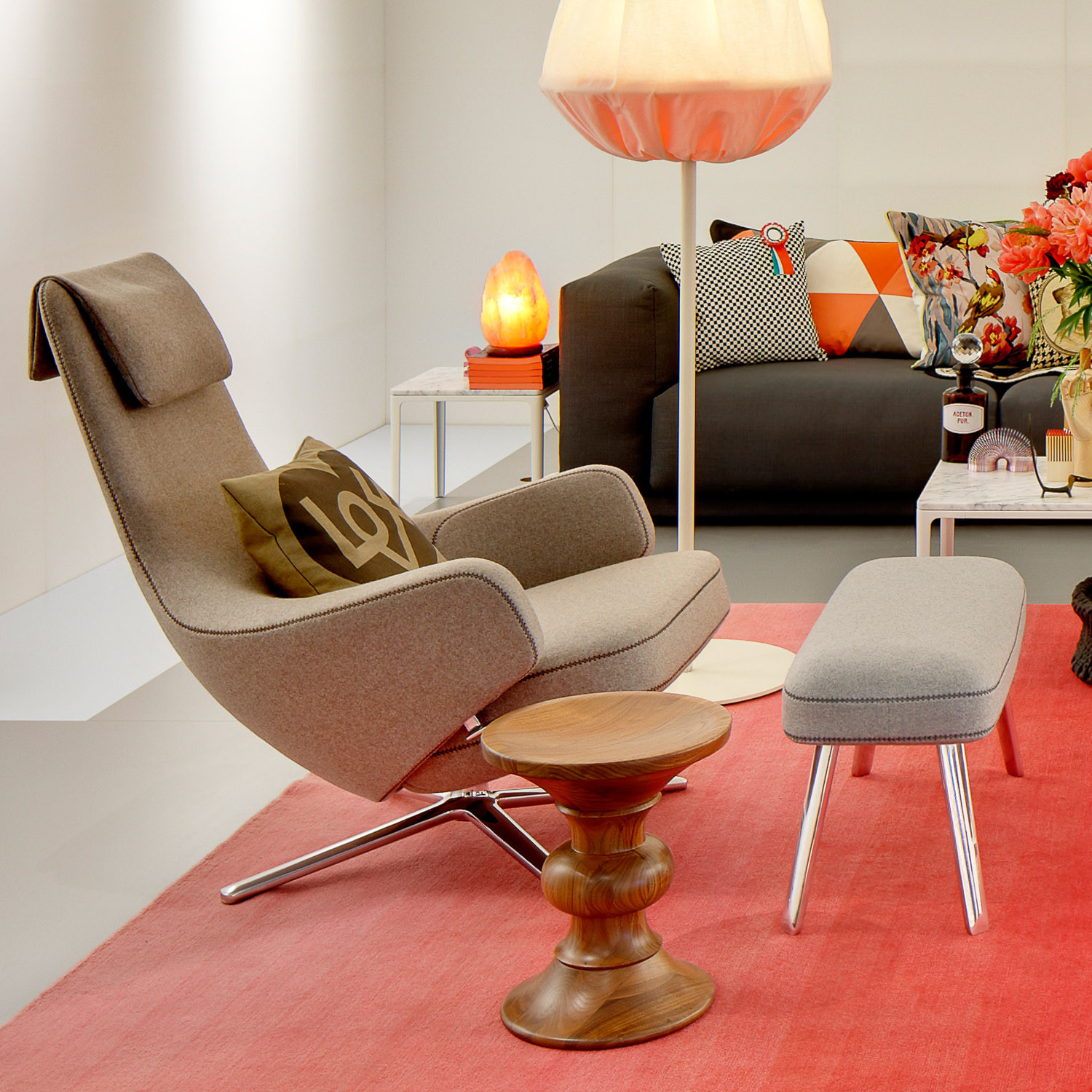 Grand Repos Lounge Chair and Foot Stool