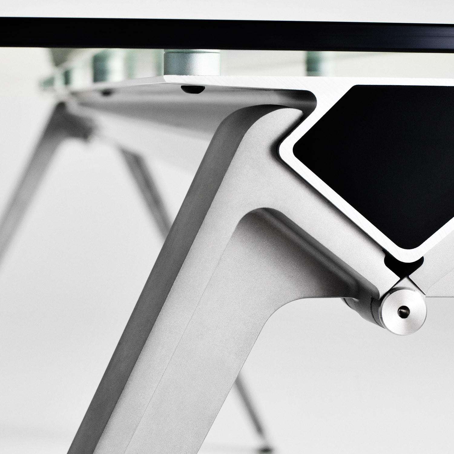 Grip Meeting Table Close
