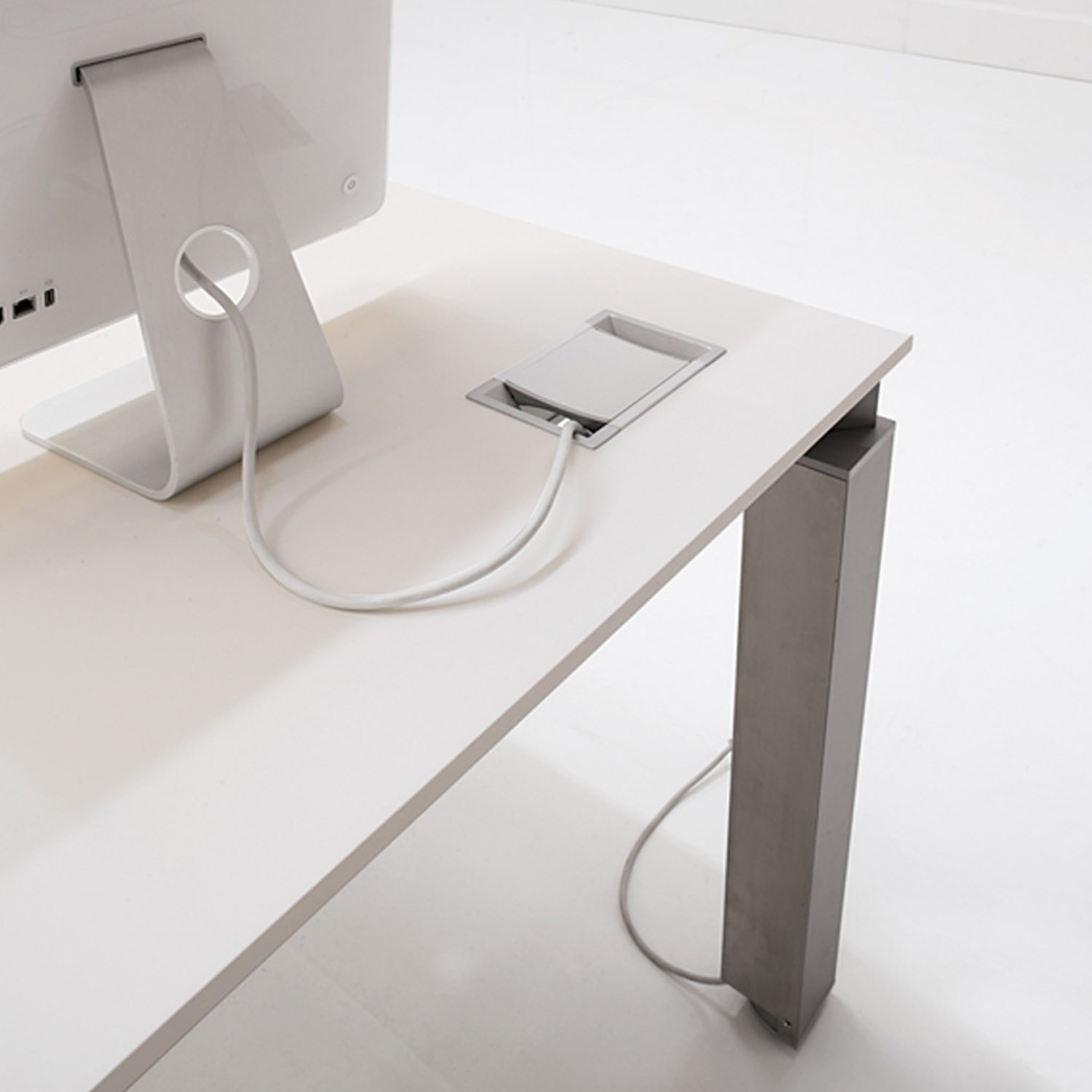 Han Bench Desk Detail by Martex
