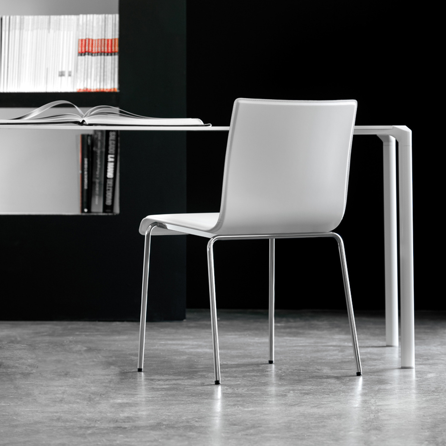 Kuadra XL Leather Chair Breakout Chair