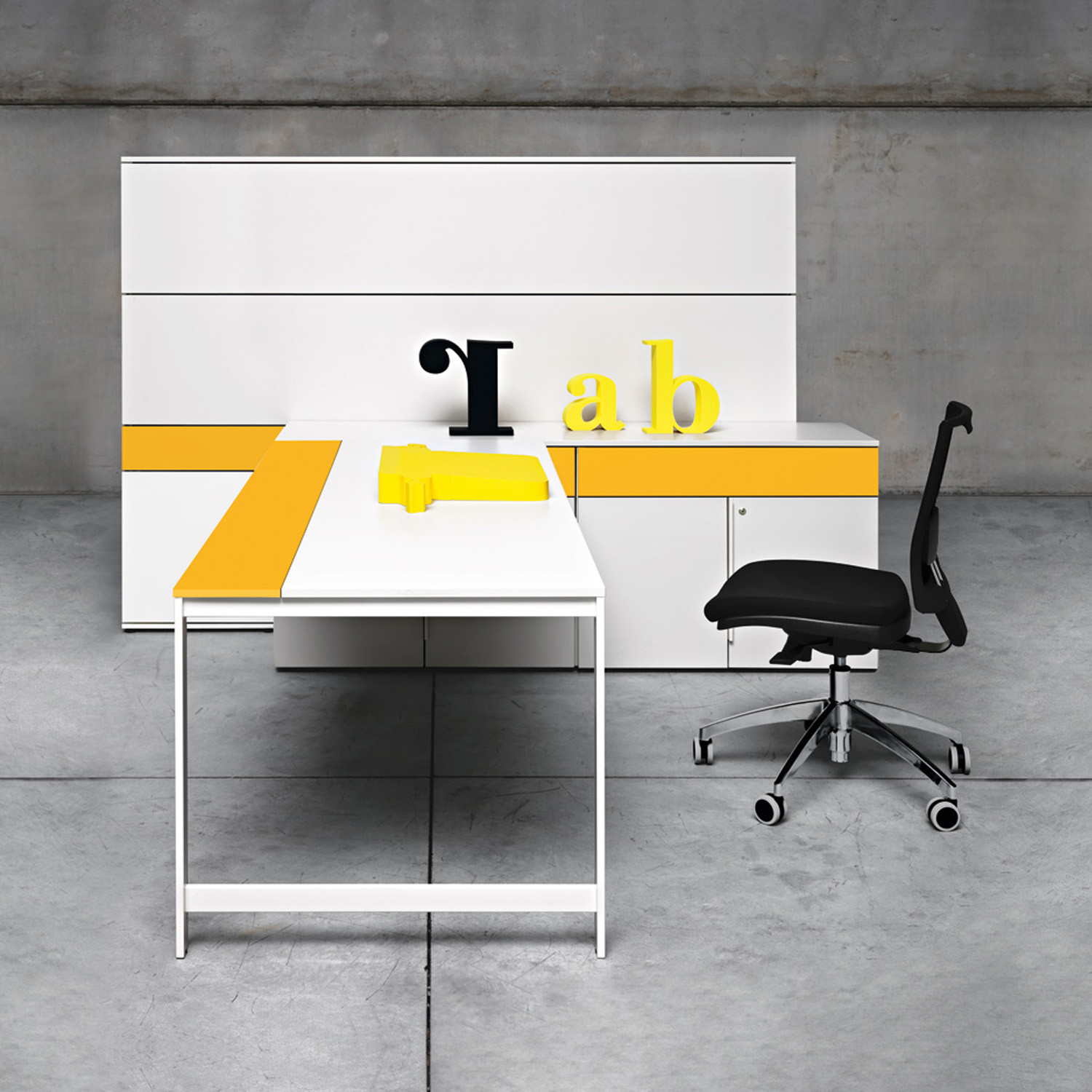 K_word Desk and return storage