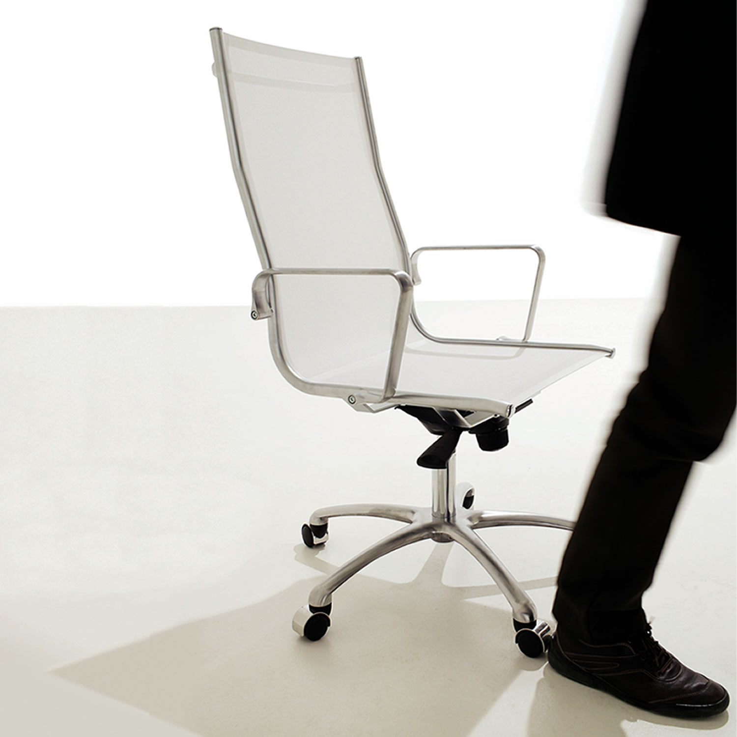 Light Chair with swivel base