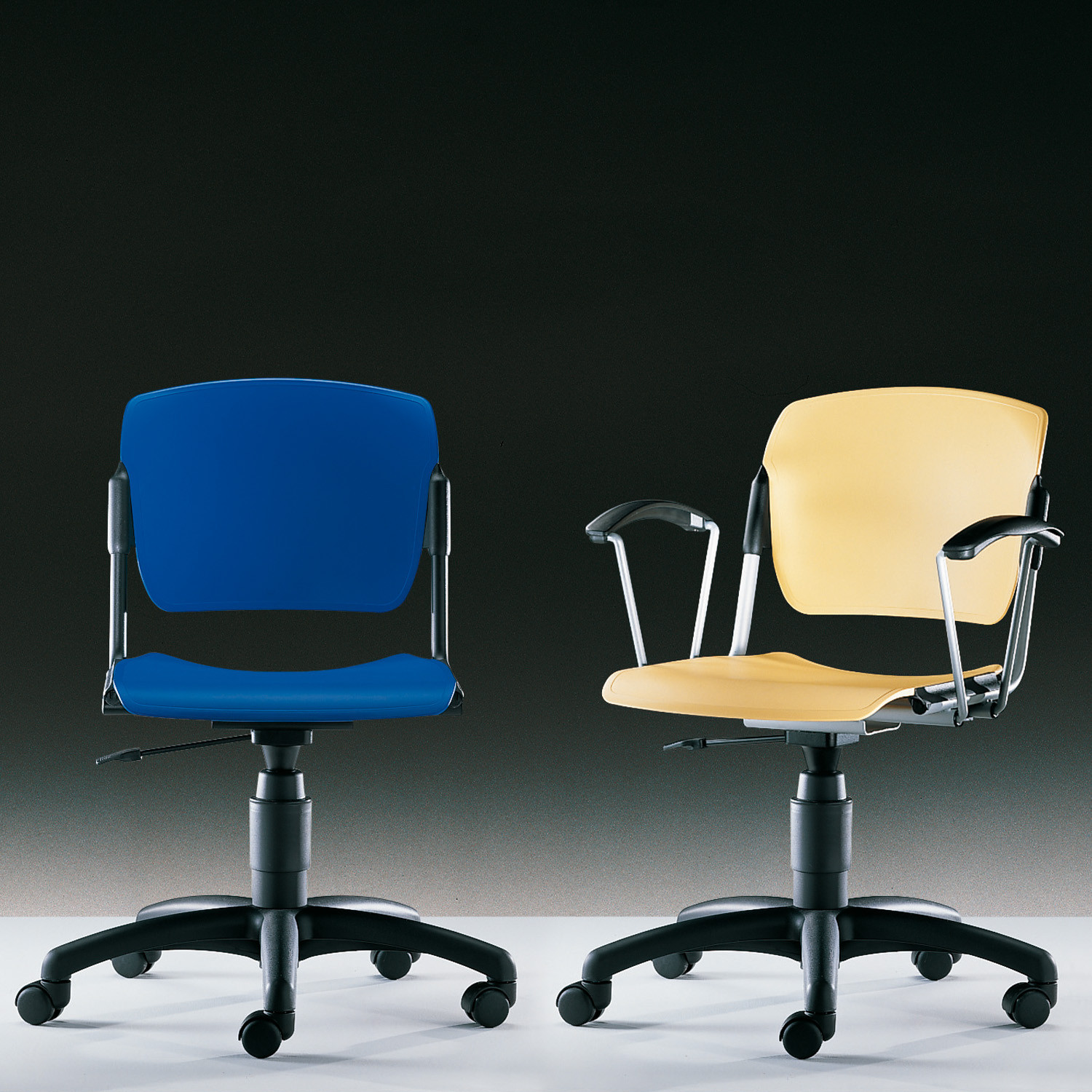 Mimi Chair is also available on castors