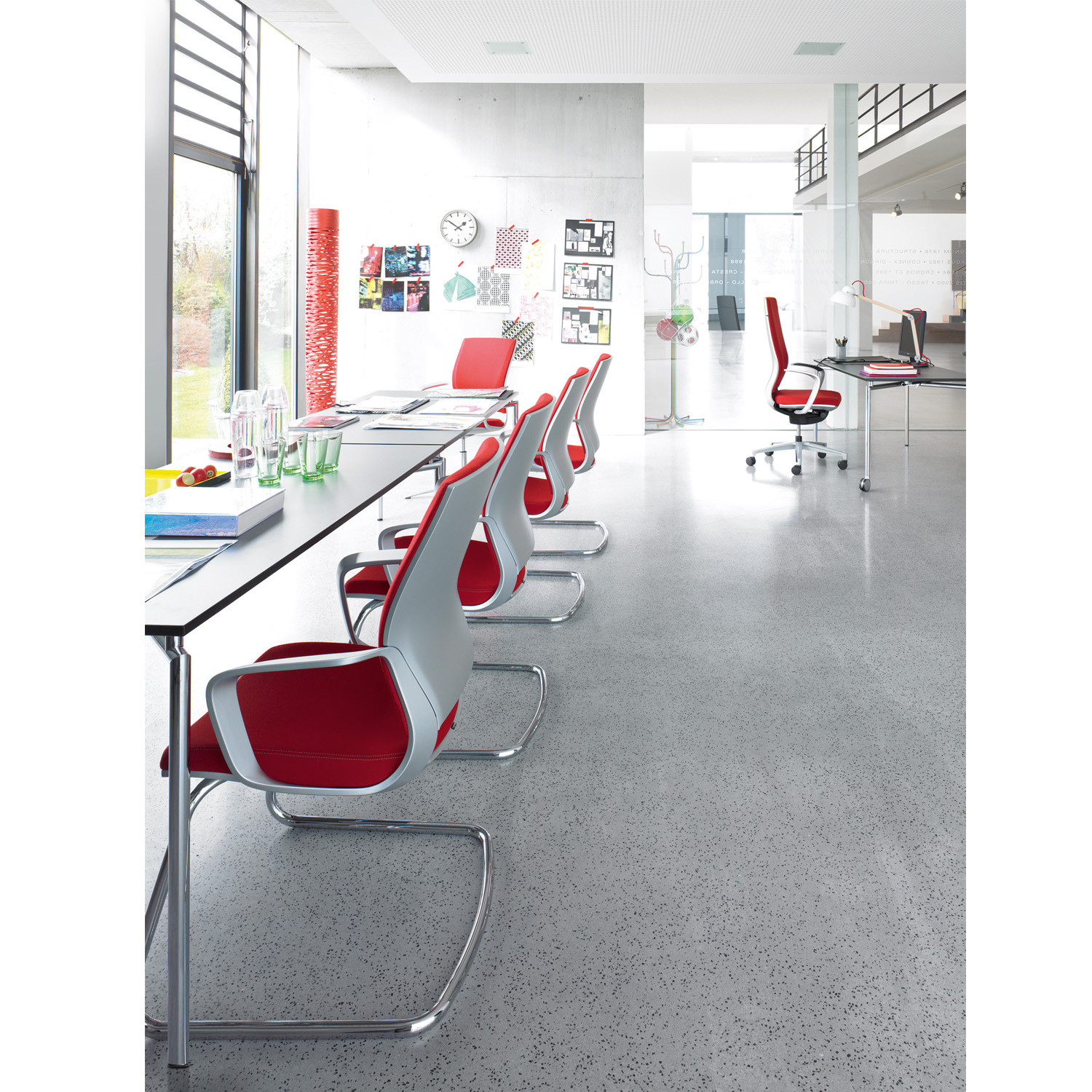 Moteo Meeting Chairs by Klober