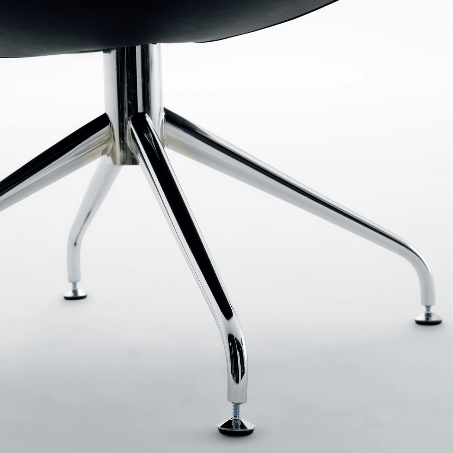 Mya Chair 4-Star base detail