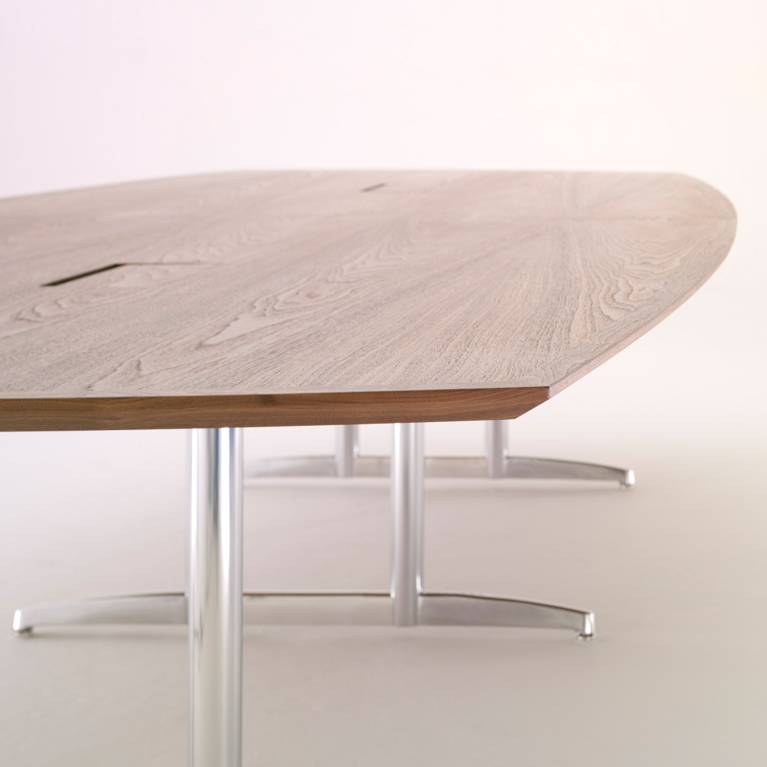 Nimbus Table