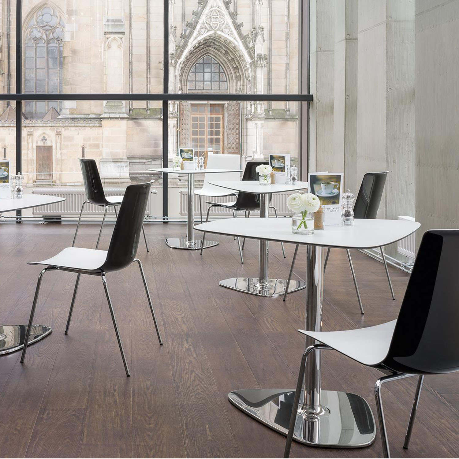 Nooi Cafe Seating by Wiesner Hager