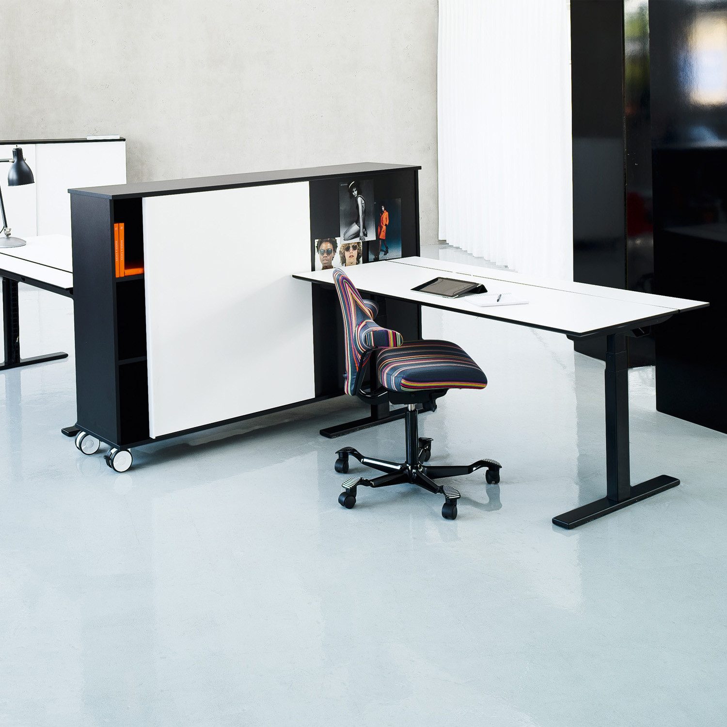 Q20 Adjustable Desk