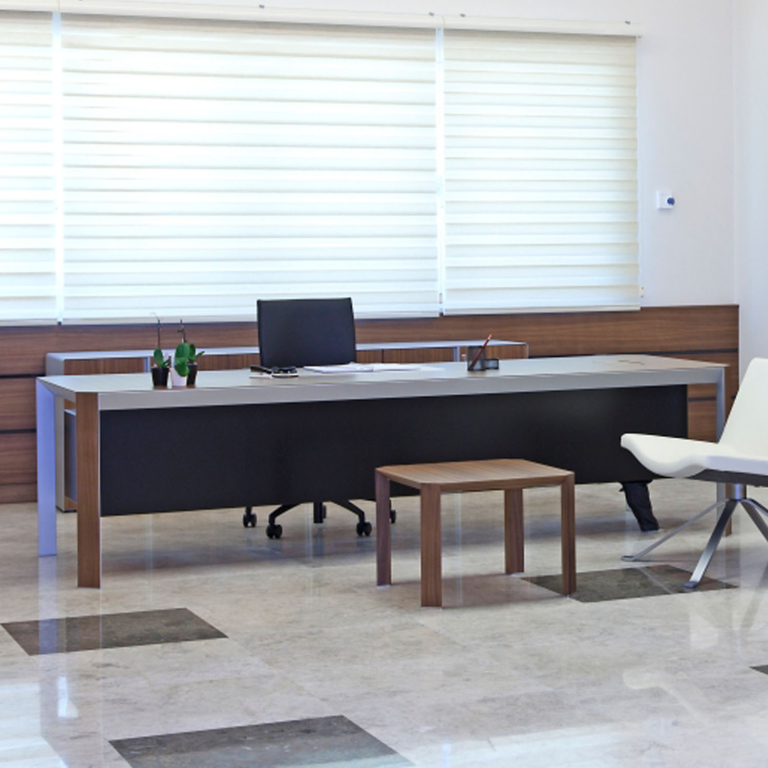 Quo Vadis Management Desk by Studio Kairos