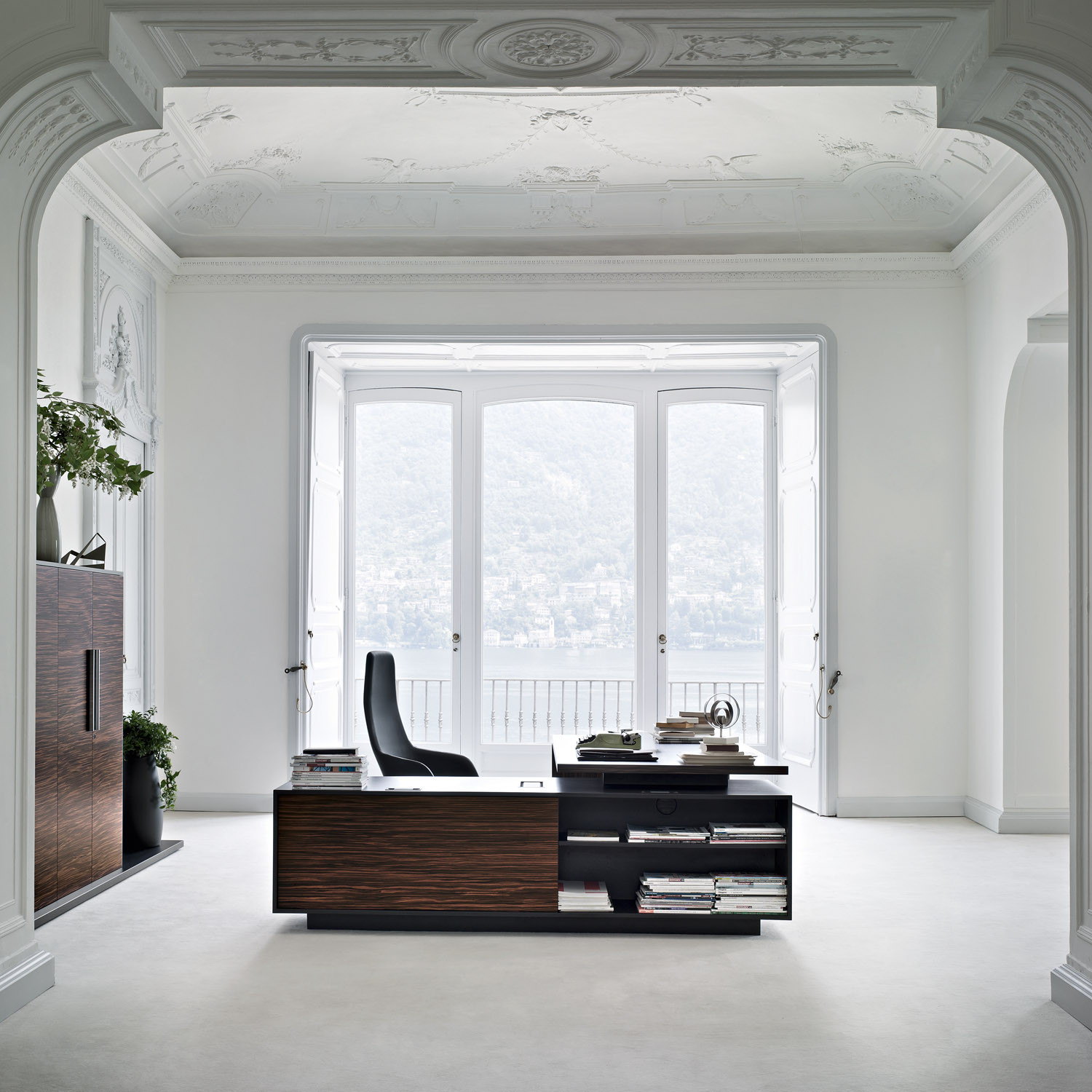 Report Executive Desk