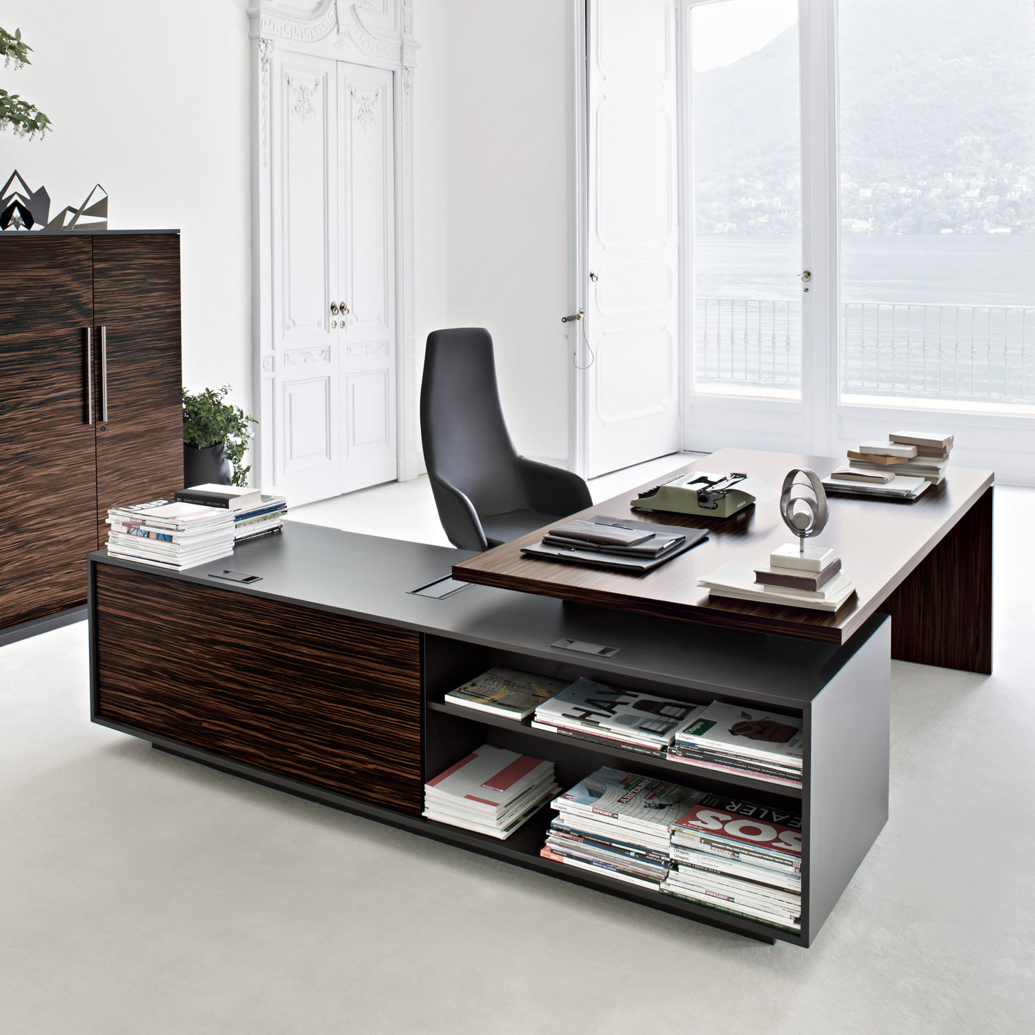 Sinetica Report Executive Desk with Shelving