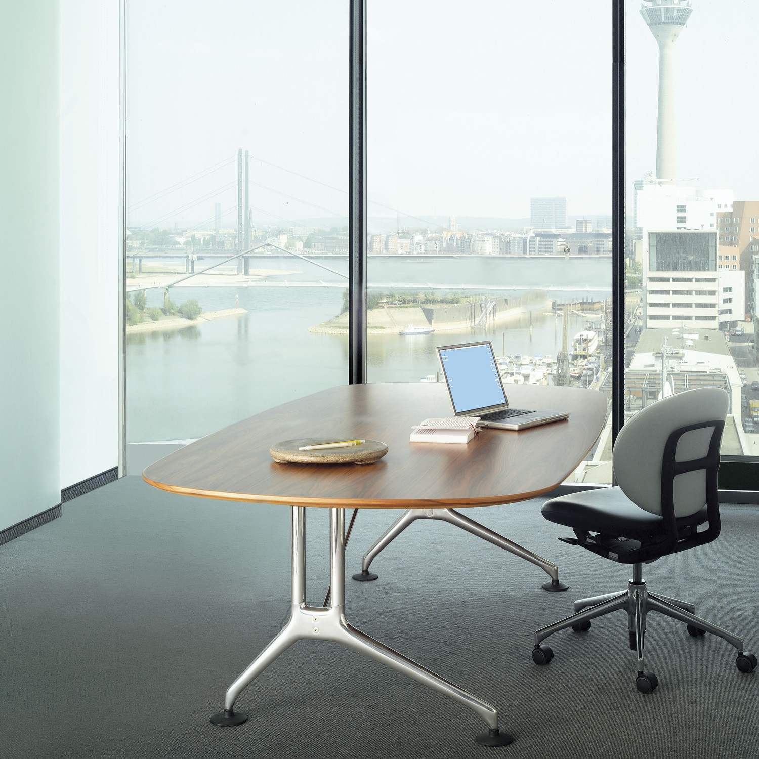 Vitra Spatio Executive Desk
