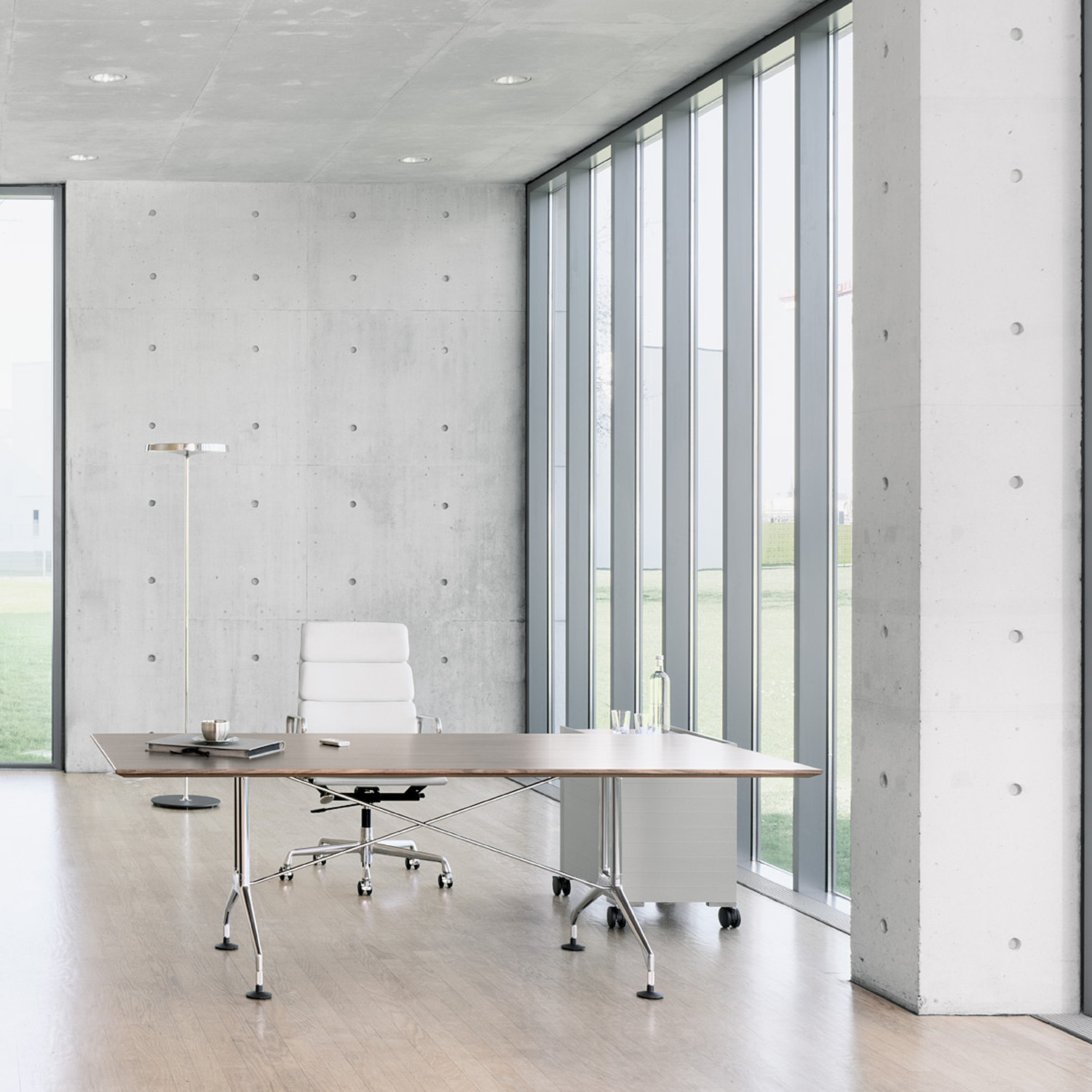 Spatio Executive Desk
