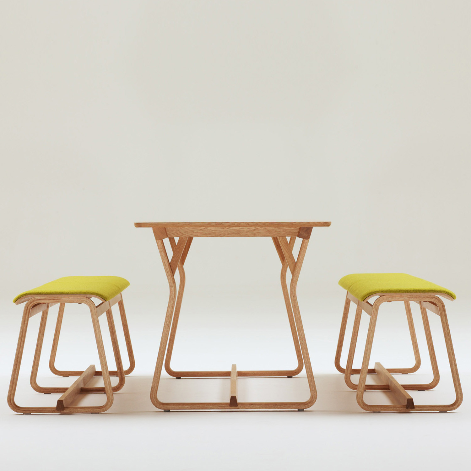 Chorus Theo Bench and Table