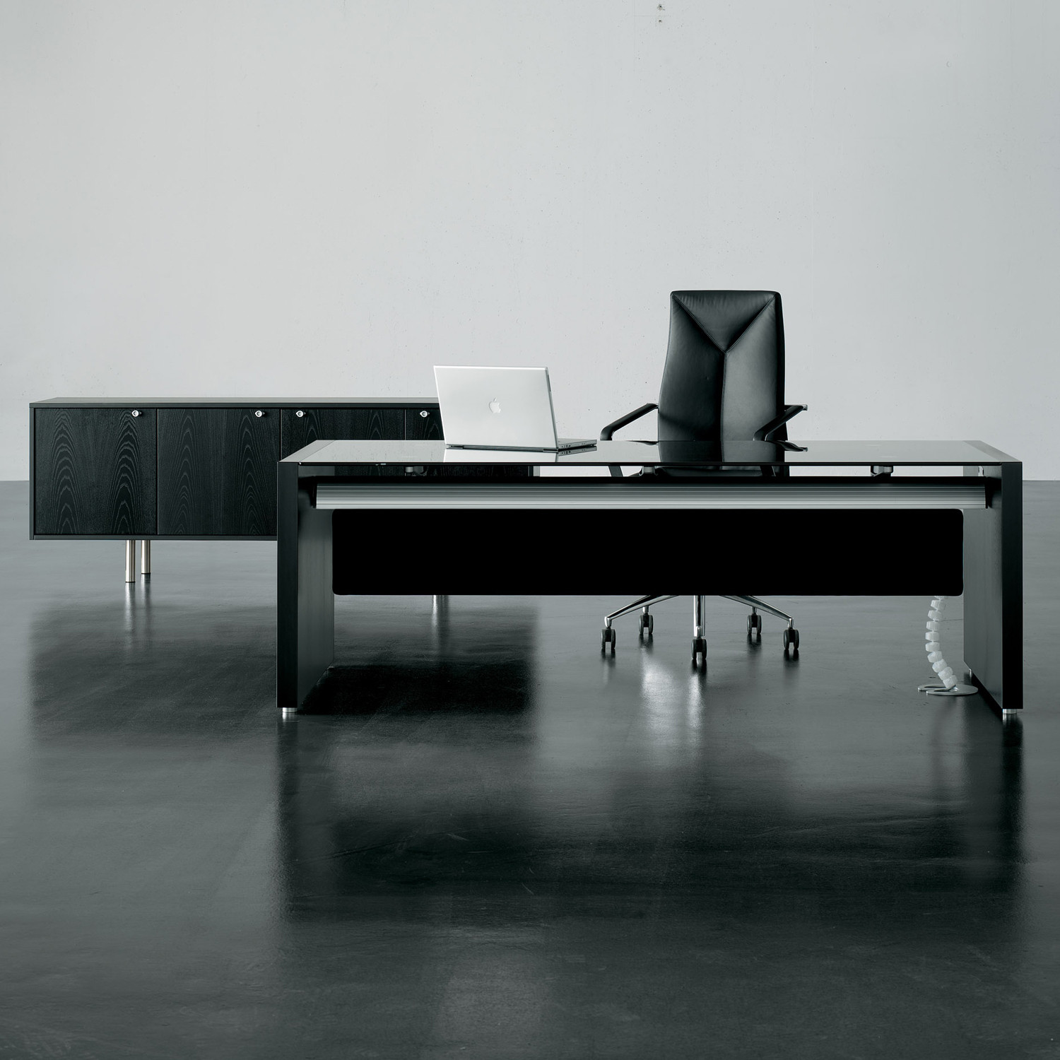 Tiper Executive Desk