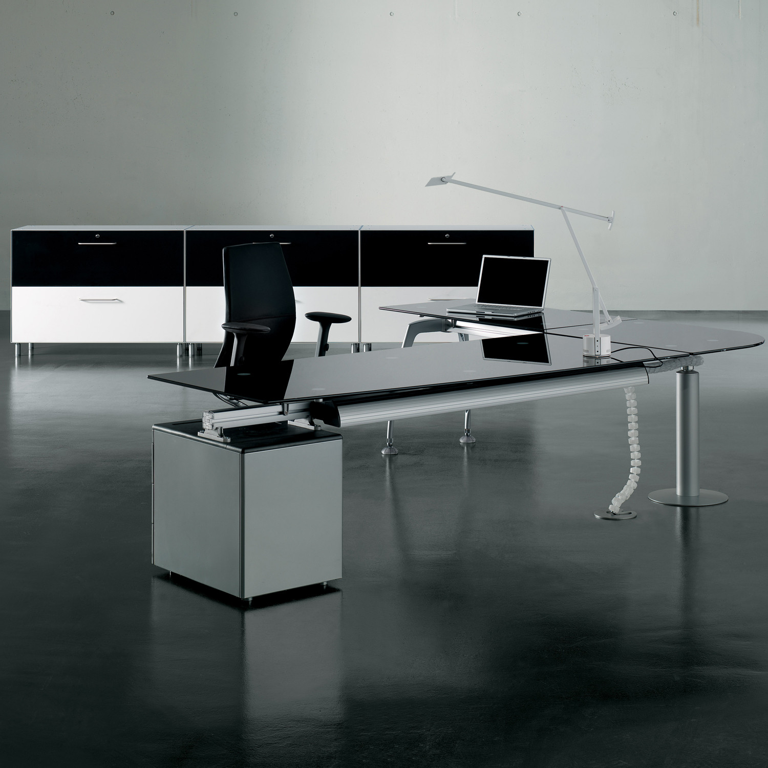 Tiper Executive Desk