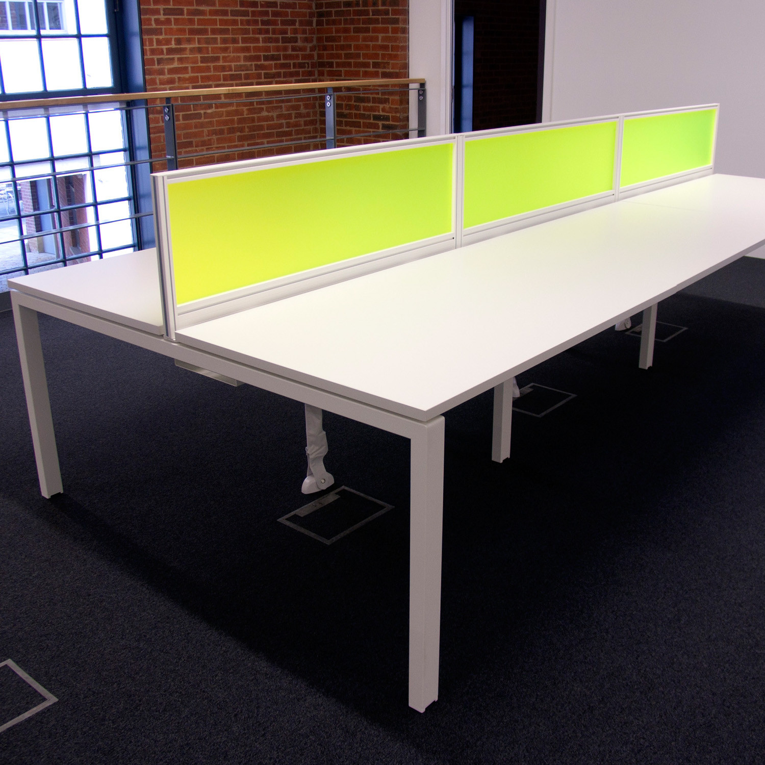 Unite SE Bench Desk with desk screen