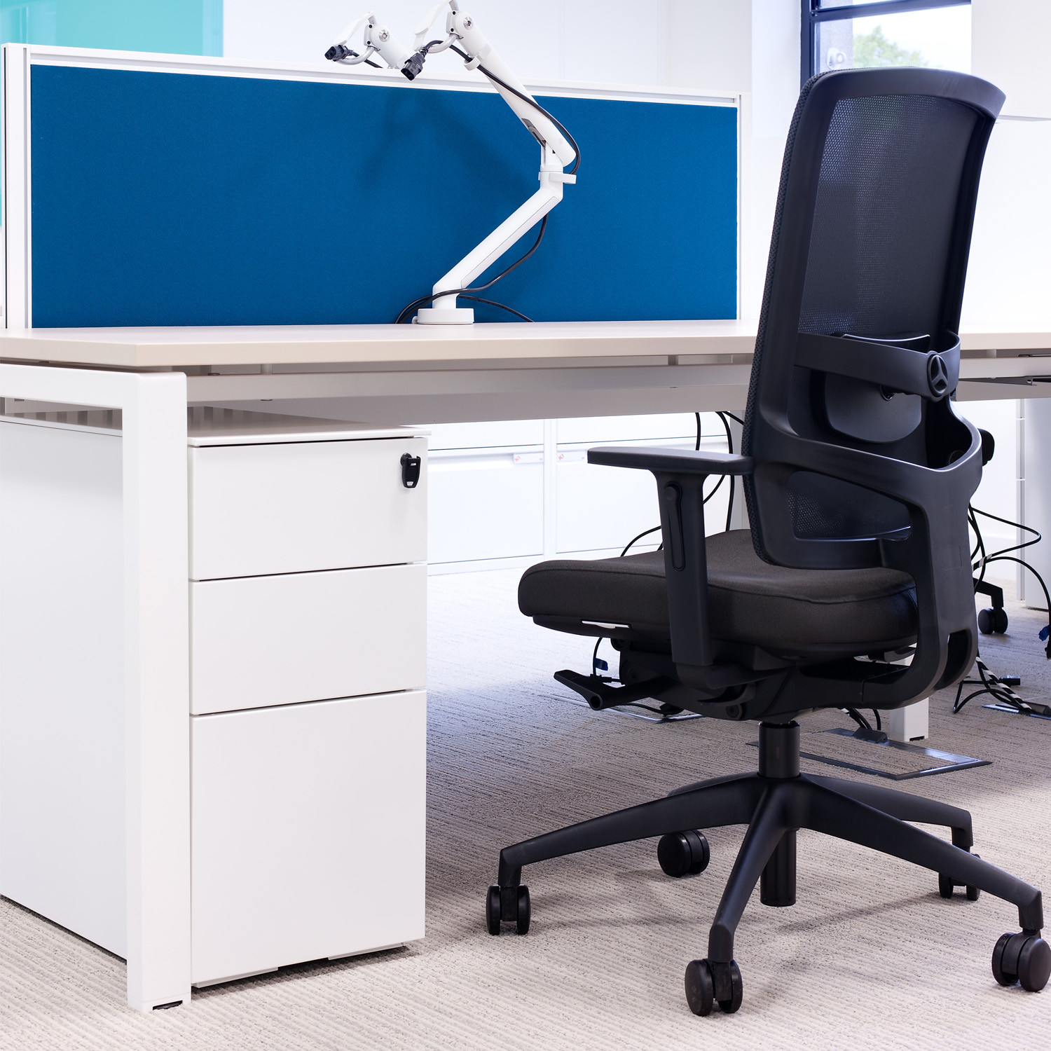 Unite SE Bench Desk by KI Storage